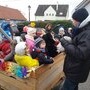 Distribution des confettis avant le dÃ©part